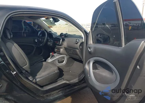 2016 Smart Fortwo Passion z USA, uszkodzony, nr VIN WMEFJ5DA4GK068941